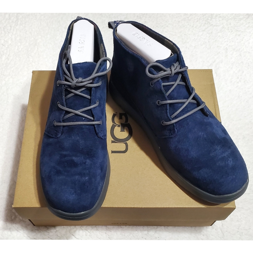 NIB UGG Navy K Canoe Suede for Boys SIZE 5